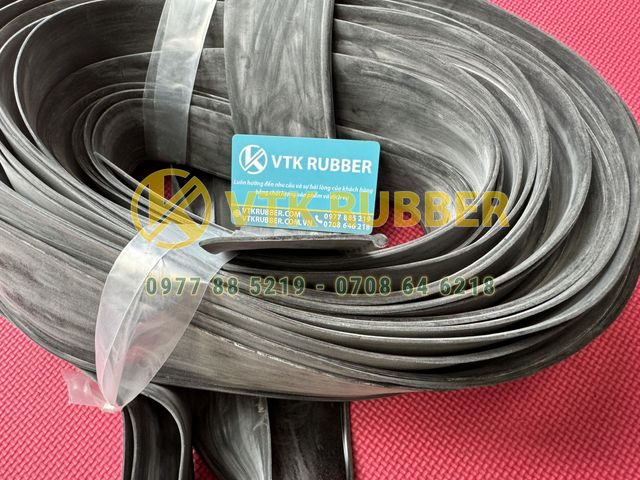 Gioăng cao su cửa panel kho lạnh – Gia công theo mẫu chính xác