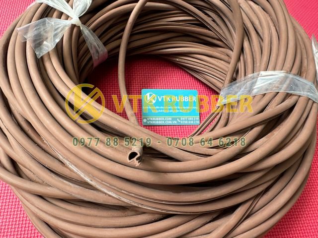 Gioăng sợi chữ T cây thông giúp cửa gỗ đóng êm kín khít hơn